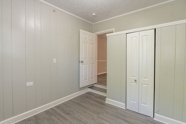 Building Photo - Beautifully FULLY RENOVATED 2 Bdr 1 bath i...