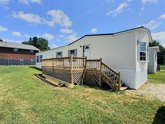 Building Photo - 1002 Libby Lane