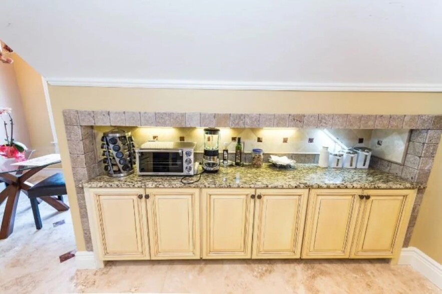 Building Photo - 244 S Plains Dr