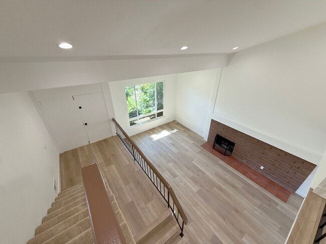 Building Photo - Greenbrook Estate Home