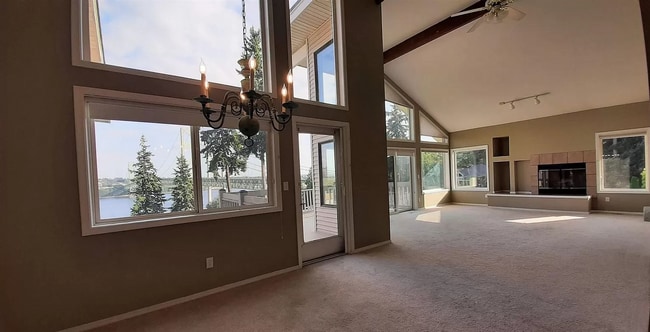 Building Photo - Stunning 2-Bedroom Condo with Panoramic Views in Gig Harbor