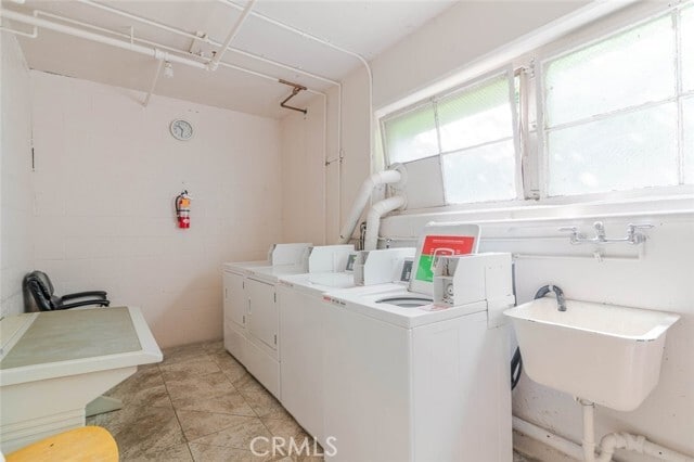 Building Photo - 1344 N Martel Ave