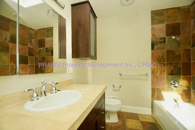 Building Photo - 317 Montecito Dr