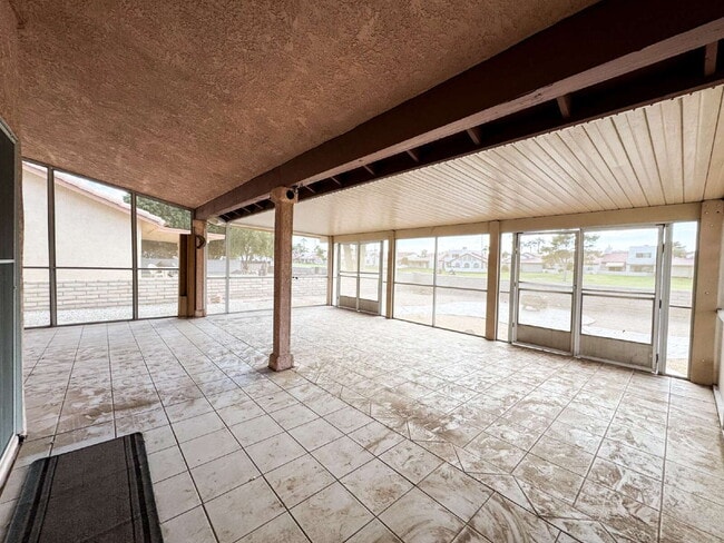 Building Photo - "Charming 3-Bedroom, 2-Bathroom Mesa Del S...