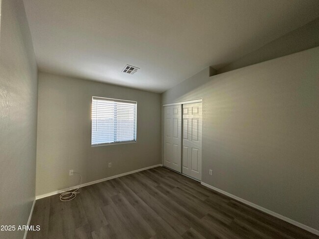 Building Photo - 1115 E Elm Rd