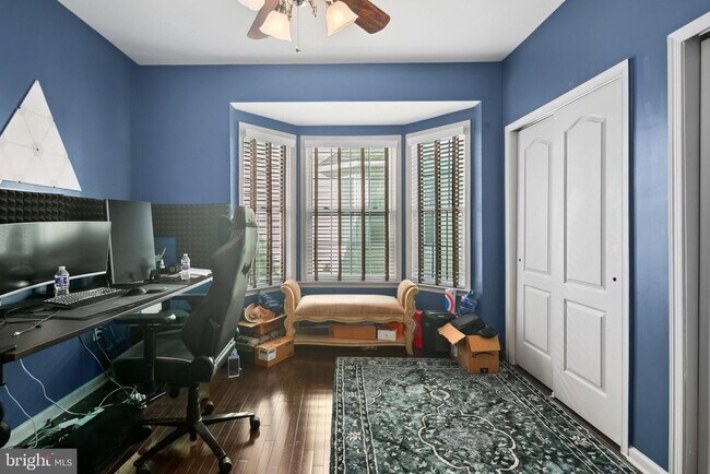 Building Photo - 42888 Southview Manor Dr