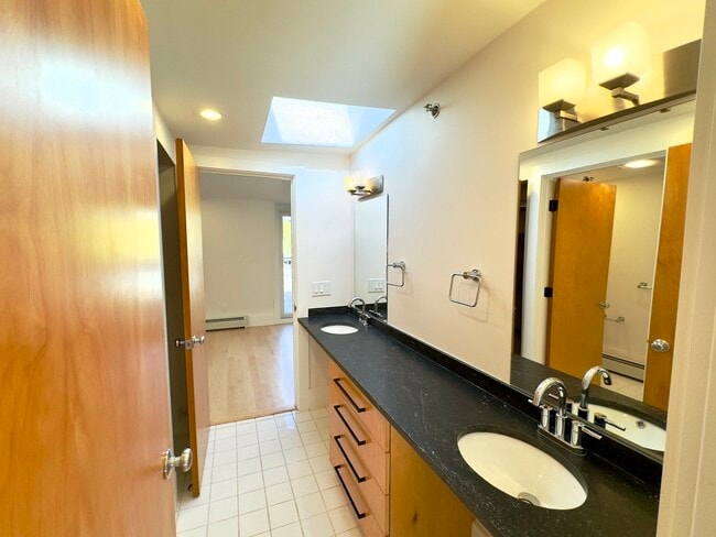 Building Photo - 51 Market St