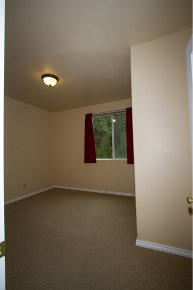 Building Photo - 9491 Miller Creek Rd