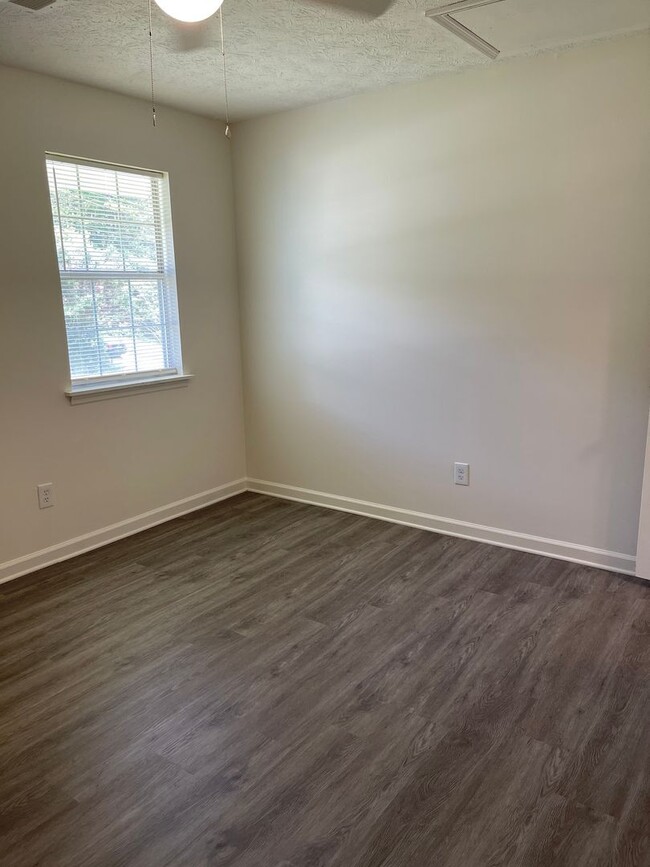 Building Photo - Ranch Home