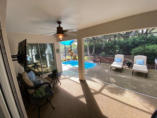 Building Photo - Gorgeous 3 + 2 Turnkey ANNUAL Lease w/Swim Spa & Large Private Screened in Patio In The Village o...