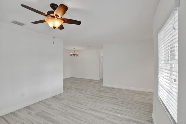 Building Photo - 5721 SW 11th St