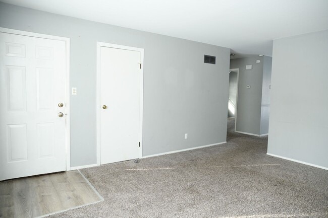 Building Photo - 2 bed 1 bath Duplex in Portage