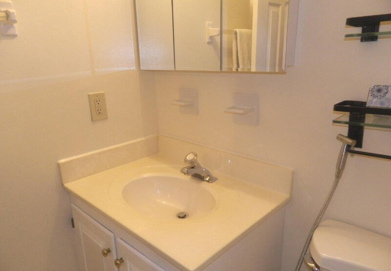 Building Photo - 17 Theo Ln