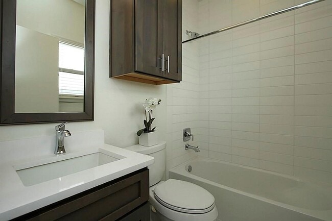 Building Photo - 1810 Oakdale St