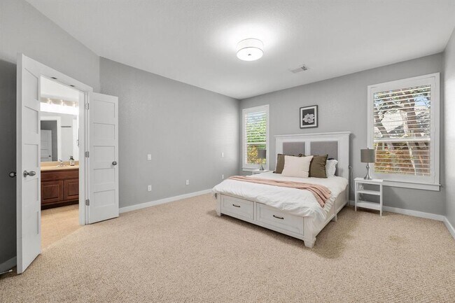 Building Photo - 10820 Sky Rock Dr