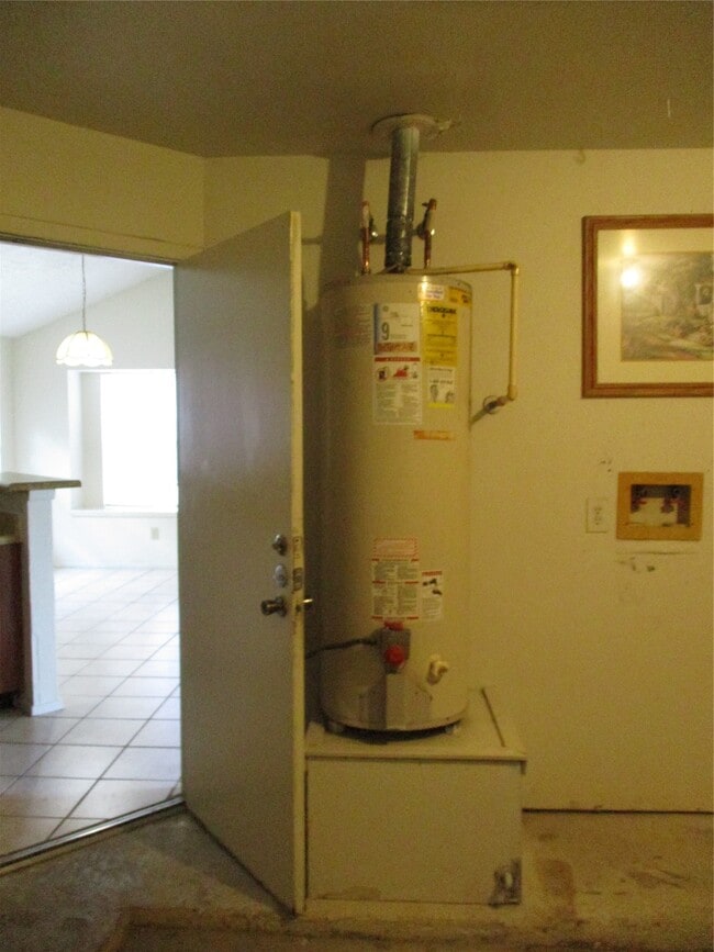 Building Photo - 19947 Mountain Dale Dr