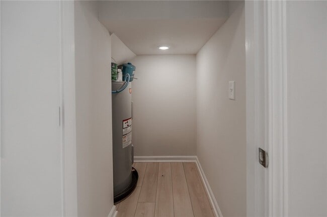 Building Photo - 14 Loebner Ln