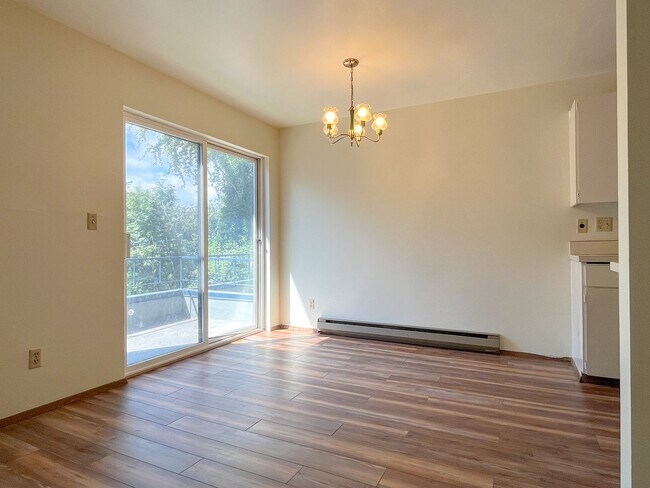 Building Photo - Updated Beacon Hill 1bd/1bth Condo, $1,650/mo.
