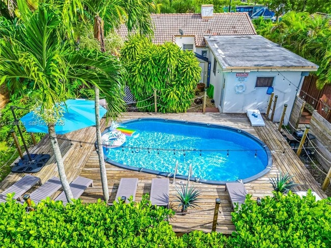 Building Photo - 427 NE 107th St