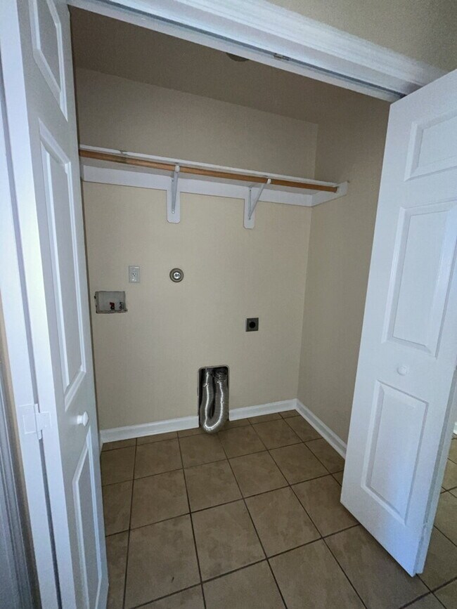 Building Photo - 106 Laib Ln