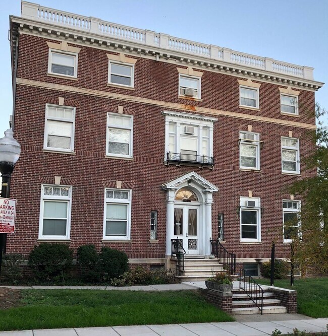 Primary Photo - 3503 N Charles St