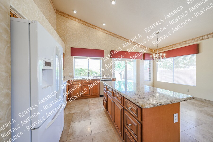 Building Photo - 15237 S 47th Way