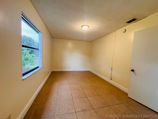 Building Photo - 7 Crossings Cir