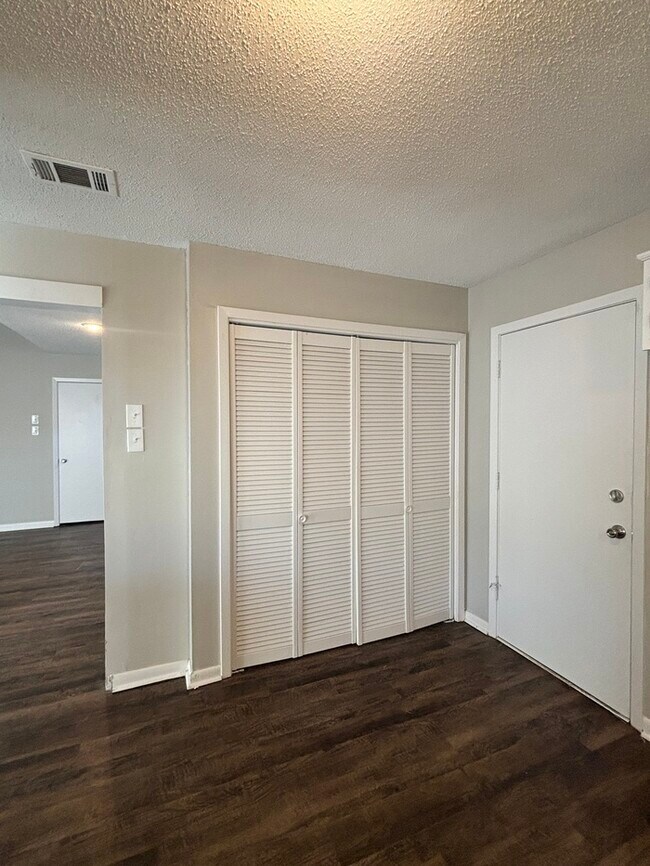 Building Photo - 14218 High Point Dr