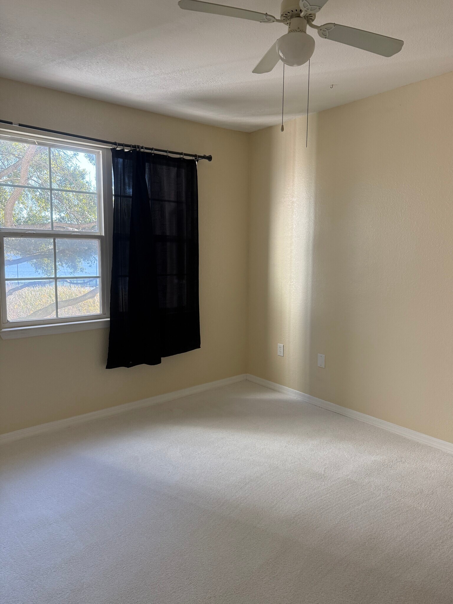 Building Photo - 3384 Corona Village Way