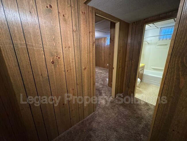 Building Photo - 2106 Assumption Dr