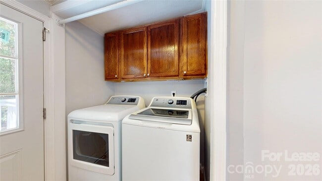 Building Photo - 4120 Glenola Dr