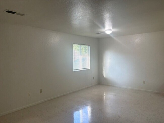 Building Photo - 1736 Inyo St