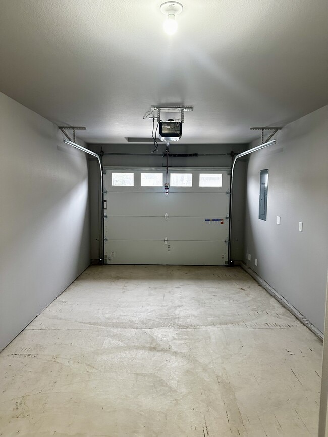 Building Photo - 3760 Peter Ln NE