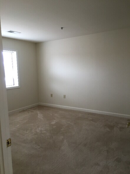 Building Photo - 1160 N Quincy St