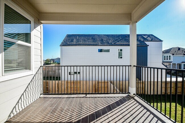 Building Photo - 2204 Via Laura Ln