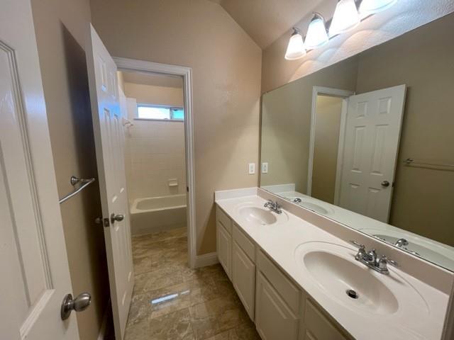 Building Photo - 10253 Lakeview Dr