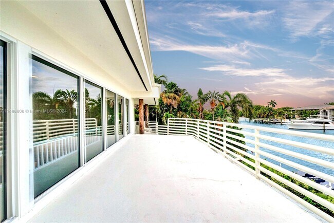 Building Photo - 1247 Seminole Dr