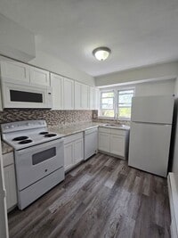 Building Photo - White Horse Gardens is a beautiful place to call home, offering comfort, charm, and everyday conv...