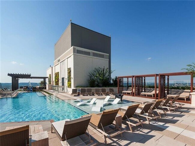 Building Photo - 312 Bowie St