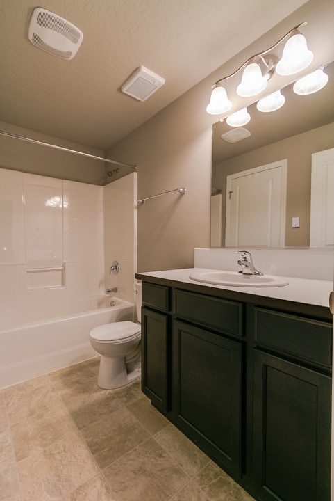 Building Photo - Beautiful 2 bedroom/1 bath home in Cottage Grove