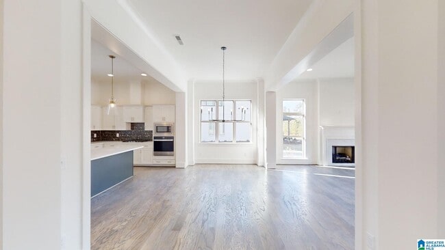 Building Photo - 12411241 Chelsea Pk Trl