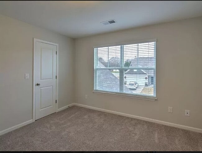 Building Photo - 515 Daisy Hill Ln