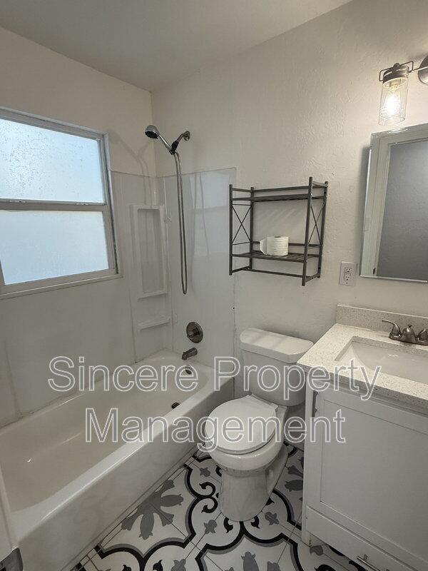 Building Photo - 517 S Midwest Blvd