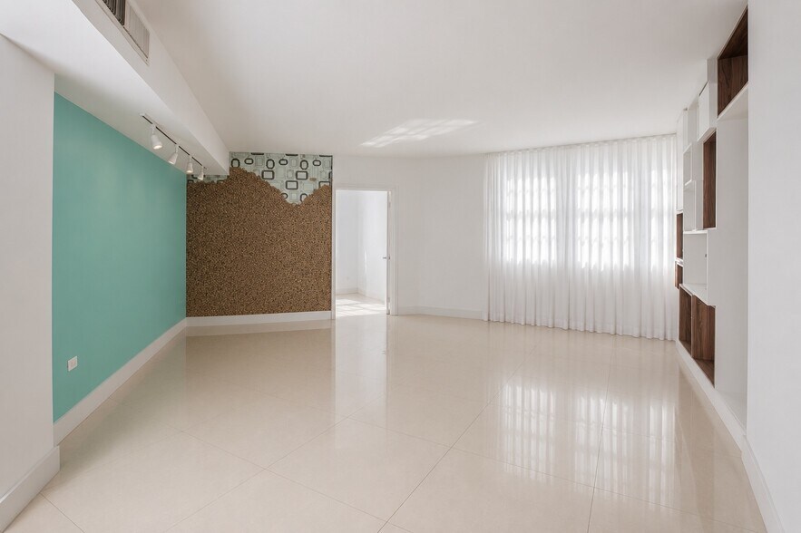 Building Photo - 825 Brickell Bay Dr