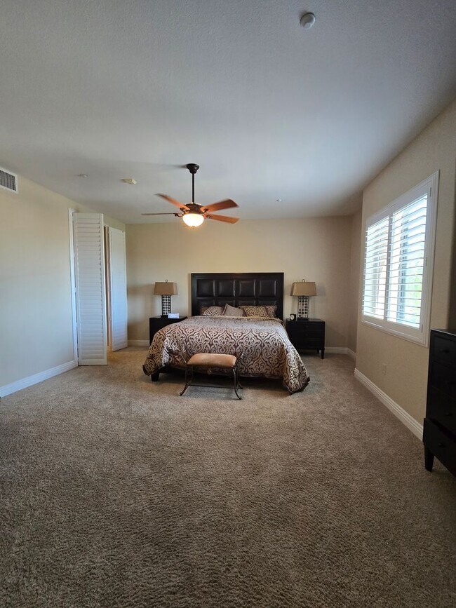 Building Photo - An Amazing Furnished 3 Bedroom Condo at La...