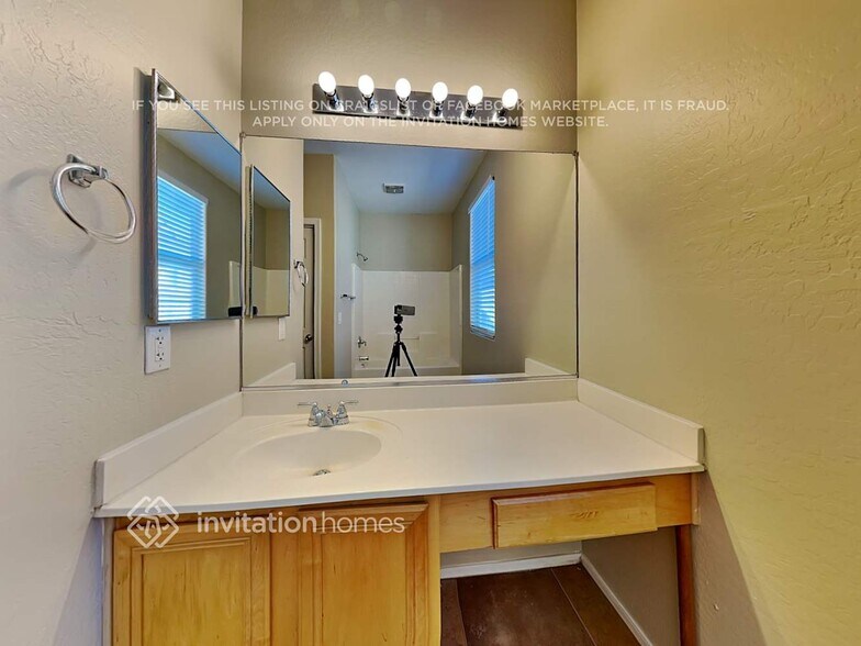 Building Photo - 6620 W Johnson St