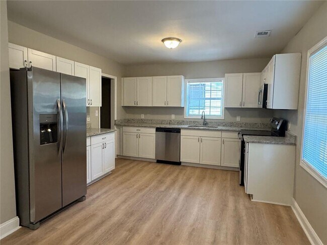 Building Photo - 1431 Lorenzo Dr SW