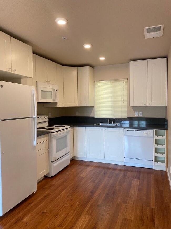 Building Photo - 1 Bedroom HOME  in Downtown Davis