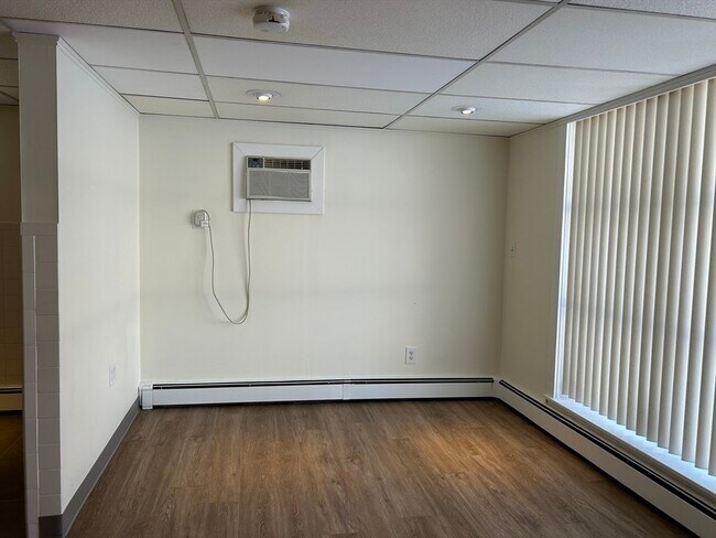 Building Photo - 200 Main St