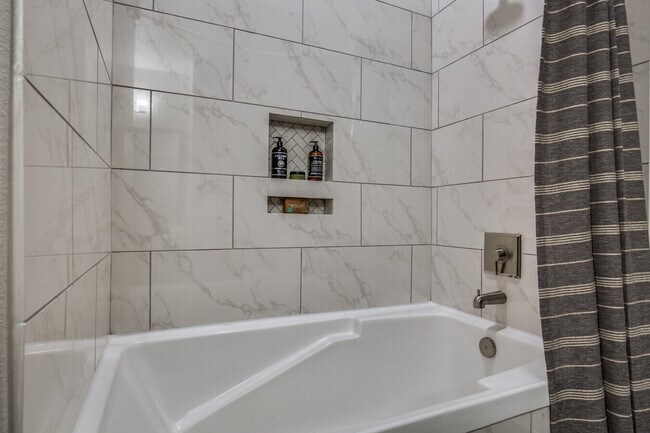 Building Photo - Your Private Urban Oasis Awaits